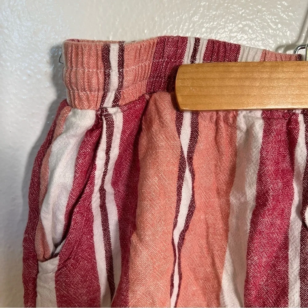 Universal Thread Women's Size Small Shorts White Red Peach Stripes Pockets Linen